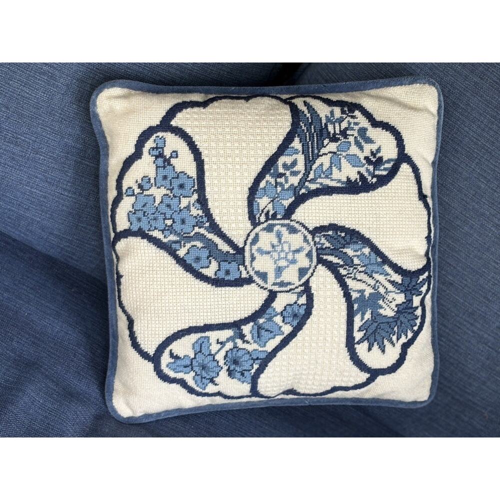 Vintage Handmade Aubusson Style 14x14’’ Petit Point Needlepoint Flower Pillow